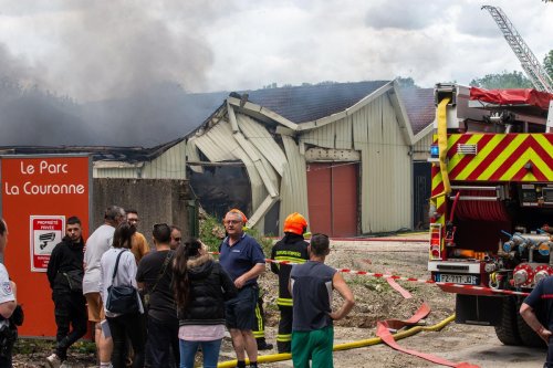 Charente : 450 m² de box partent en fumée à La Couronne