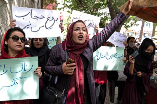 Afghanistan : une vingtaine de femmes manifestent à Kaboul pour leurs droits