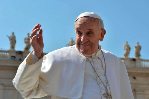 « Celui qui veut criminaliser l’homosexualité a tort » : le pape François précise son point de vue