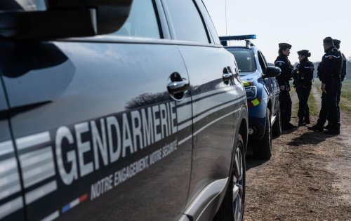 Une voiture pleine d’armes et de drogue découverte dans un village de Dordogne : quatre personnes seront jugées