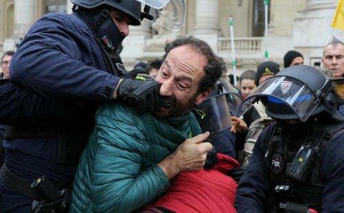 Un policier de la Brav-M reconnu coupable de violence lors d’une manifestation en 2021