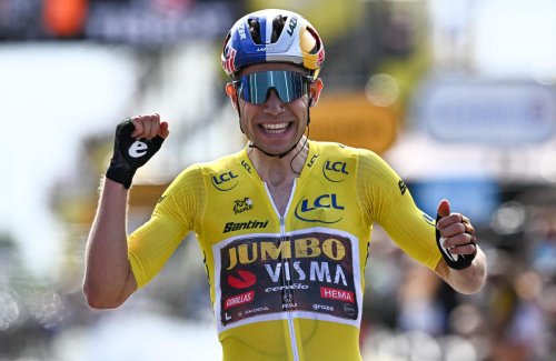 Tour de France : « Un truc de fou ! », exulte le maillot jaune Wout van Aert