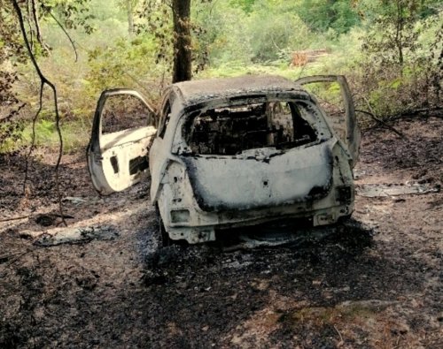 Le Mas-d’Agenais : Une voiture incendiée retrouvée dans la forêt