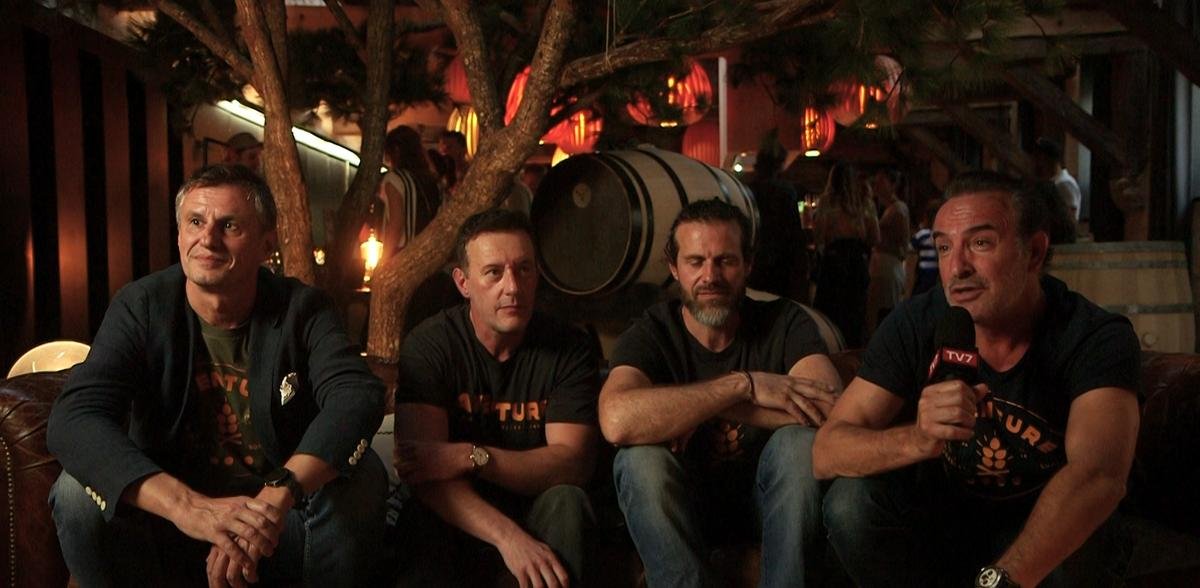 Jean Dujardin se lance dans le whisky : « Aventure », un spiritueux artisanal made in Bordeaux