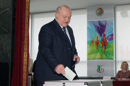 Biélorussie : au pouvoir depuis 30 ans, Loukachenko annonce se représenter en 2025