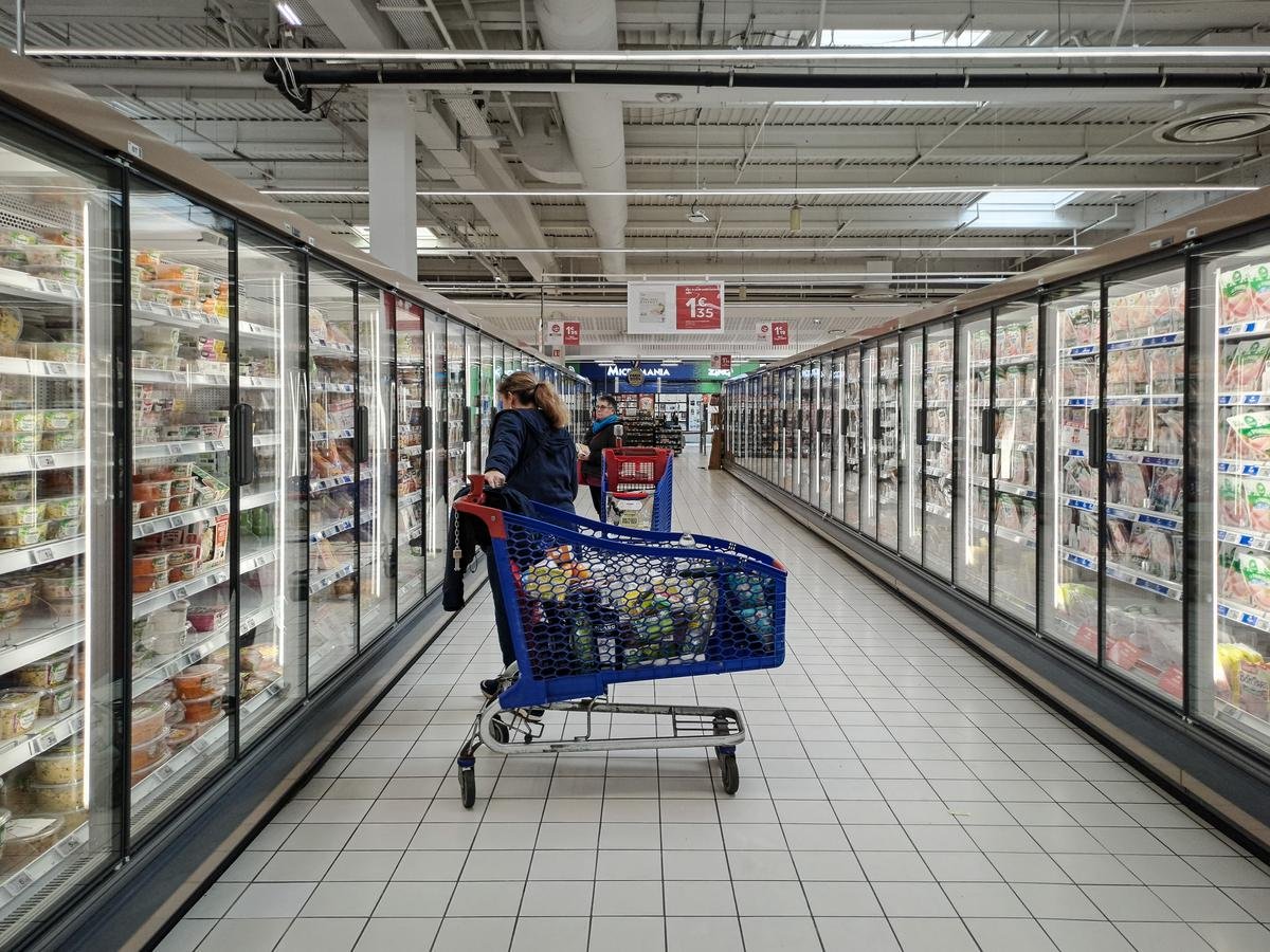 Transition alimentaire : la grande distribution est « toujours en retard » mais « en progrès », selon une étude