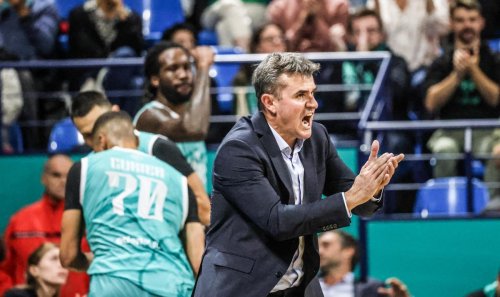 « Nous sommes mous, le public aussi » : le coach de l’Elan Béarnais compte sur un réveil du Palais