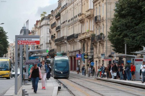 Bordeaux : un sac à dos abandonné, un périmètre de sécurité établi