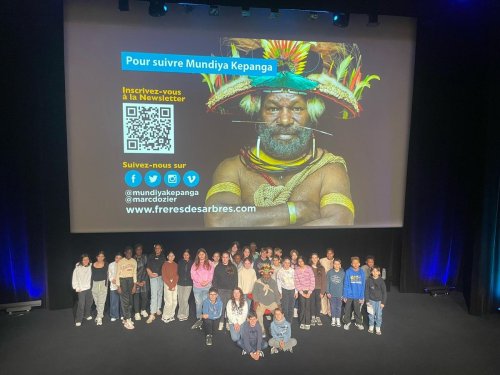 Bordeaux : des collégiens ont rencontré le chef papou Mundiya Kepanga