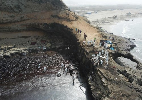 Pérou : 6 000 barils de pétrole déversés, la marée noire en cours déclarée « urgence environnementale »
