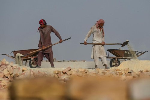 Plongée dans le quotidien des habitants de la ville la plus chaude du Pakistan, entre canicule et pauvreté extrêmes