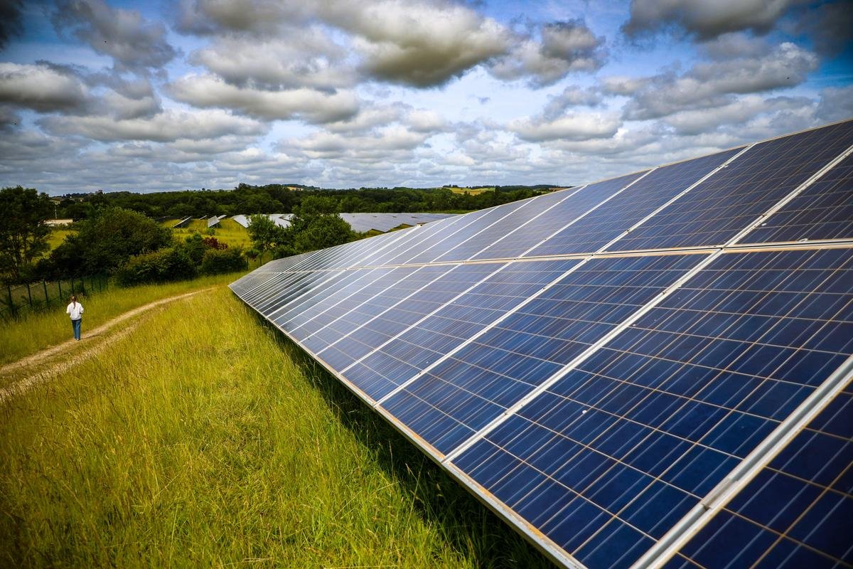 « L’équivalent de 64 terrains de rugby » : à La Sauvetat-du-Dropt, forte mobilisation contre un projet d’agrivoltaïsme