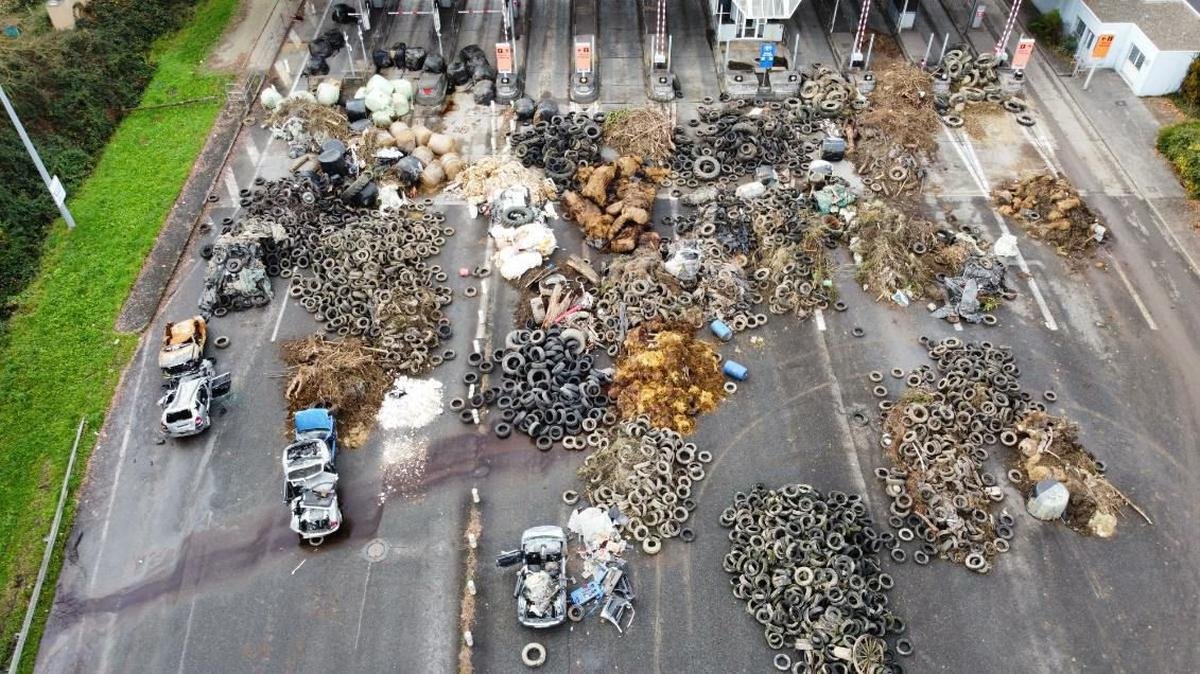 Colère agricole : « Le coût des blocages sur l’A64 s’élève à un million d’euros », selon le préfet des Pyrénées-Atlantiques