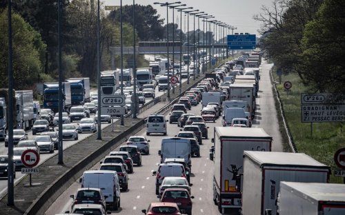 Des bouchons prévus ce samedi sur la route des vacances, la journée classée rouge