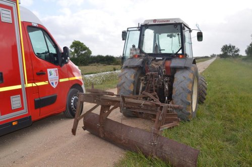 Percuté par un tracteur conduit par un homme de 91 ans, un conducteur de scooter grièvement blessé en Dordogne