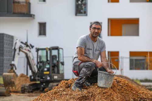 Gironde : psychologue en Iran, il devient ouvrier du bâtiment en France
