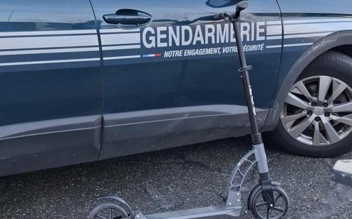 A trottinette, il emprunte l’autoroute A 89 en Dordogne