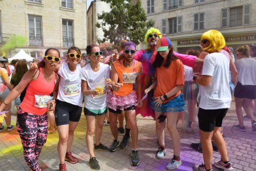 En images. Périgueux : une course colorée pour lutter contre les discriminations