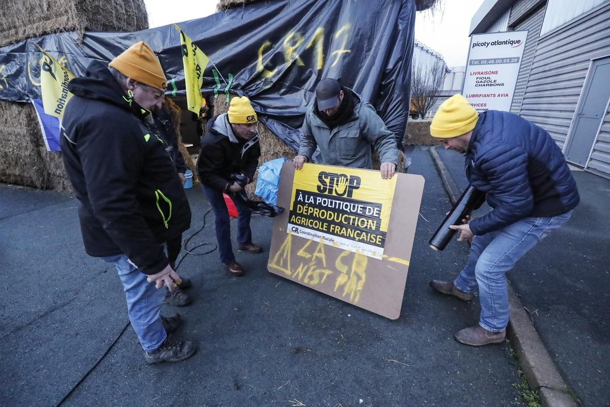 Colère agricole à La Rochelle : la Coordination rurale frappe à la Pallice, sans se soucier de la FNSEA