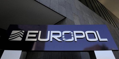 Ils sont parfois âgés de 12 ou 13 ans : des dizaines de jeunes tueurs à gage repérés ces derniers mois par Europol