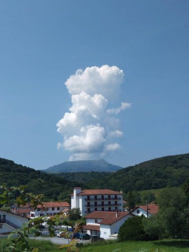 Insolite : au Pays basque, l’incroyable photo de la Rhune en éruption