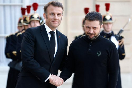 Guerre en Ukraine : la France va accorder deux milliards d’euros supplémentaires de soutien militaire à Kiev