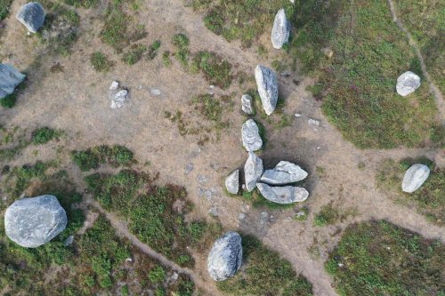 Menhirs détruits à Carnac : le maire dit être sous la protection des gendarmes