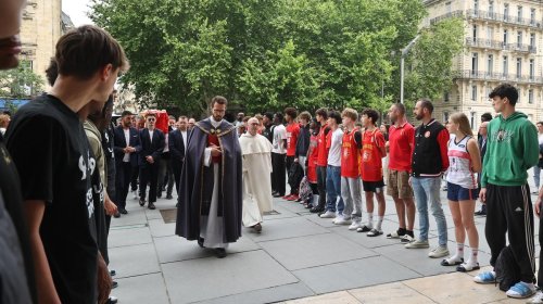 Bordeaux : des centaines de personnes aux obsèques de Lorenzo Renou, jeune basketteur tué dans un accident