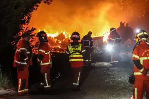 Béarn : un spectaculaire incendie dans un bâtiment agricole, des vaches évacuées