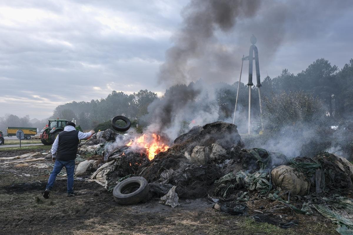 CARTE. Colère des agriculteurs : où sont les blocages dans le Sud-Ouest ? Le point ce lundi 15 décembre