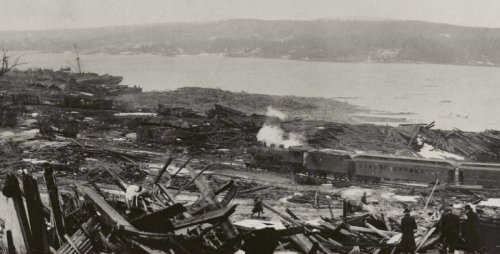 L’éphéméride du 6 décembre : il y a 105 ans, l’explosion d’un cargo souffle la ville d’Halifax au Canada