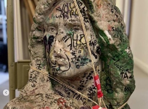 Le buste de Jim Morrison, volé en 1988 au Père-Lachaise, retrouvé par hasard