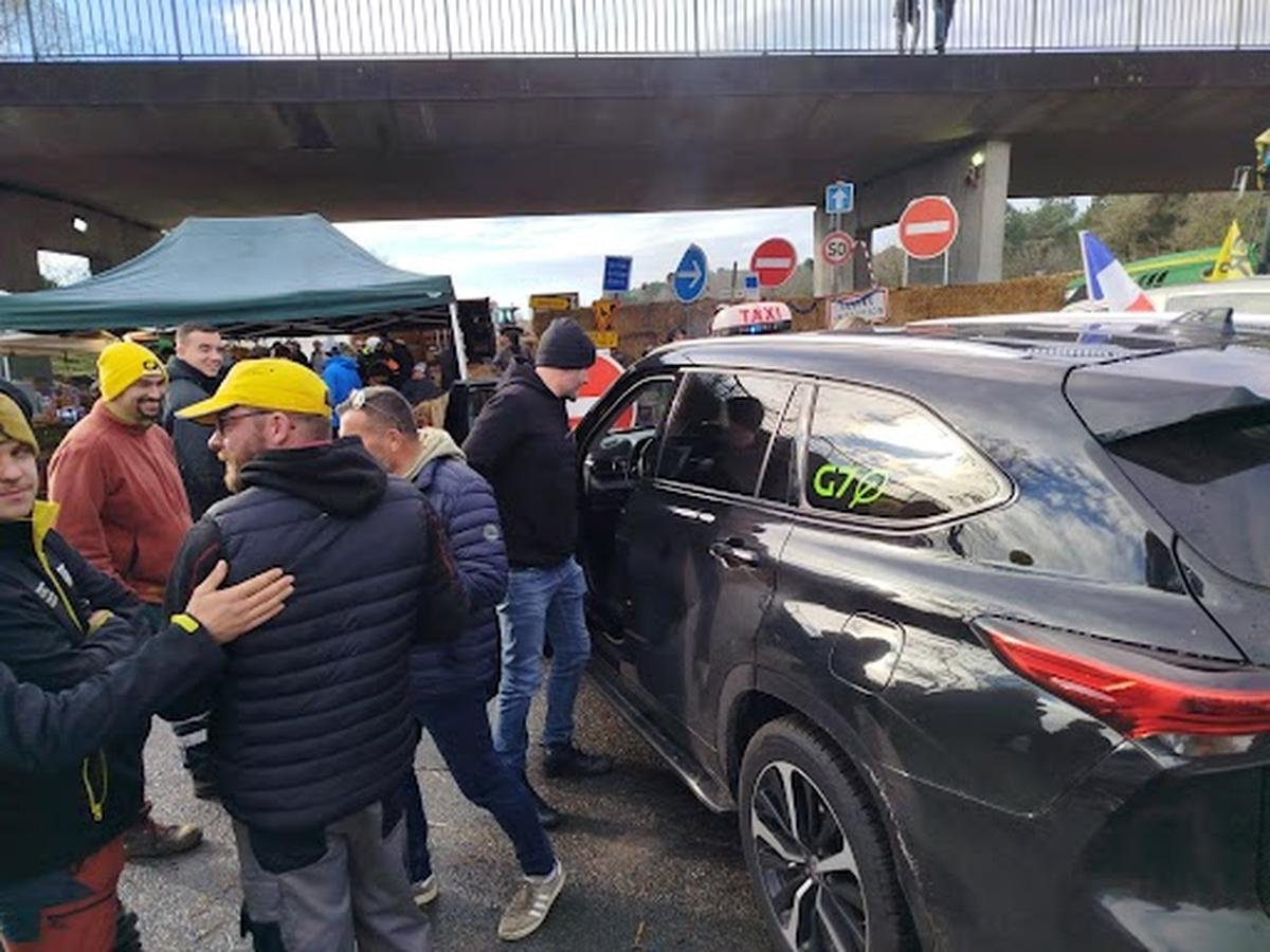 Colère des agriculteurs : entre Bordeaux et Bayonne, l’A63 est partiellement ouverte, les taxis rejoignent le mouvement