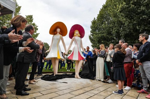 À Rochefort, une statue monumentale en hommage aux « Demoiselles de Rochefort » dévoilée