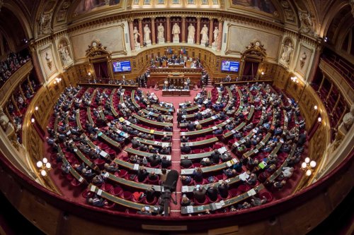 Sénatoriales : la Chambre haute confirme sa stabilité malgré un revers pour les macronistes et le retour du RN