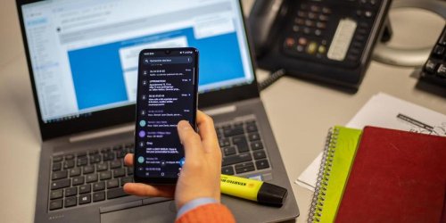 « Votre colis ne rentre pas dans la boîte aux lettres » : gare aux SMS d’arnaque qui mentionnent vos nom et prénom