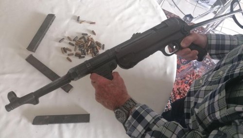 Béarn : un pistolet-mitrailleur de la Seconde guerre mondiale retrouvé dans un garde-meuble de Baigts