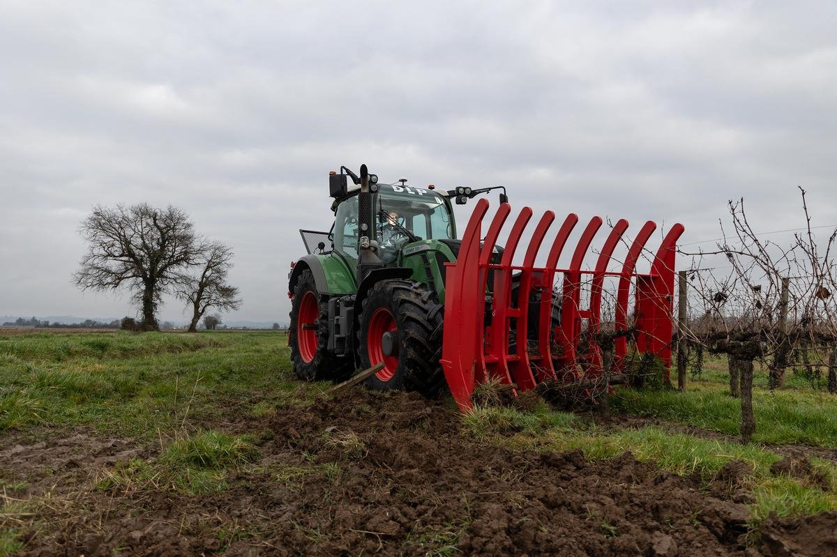 « Il faut desserrer la corde autour du cou des viticulteurs » : la Cali et Castillon-Pujols s’allient pour faire émerger des filières alternatives à la vigne