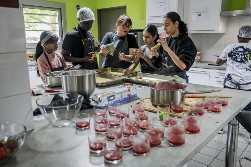 « Ils apprennent à cuisiner autre chose que ce qu’on fait à la maison » : des enfants pessacais participent à un atelier d’éducation culinaire