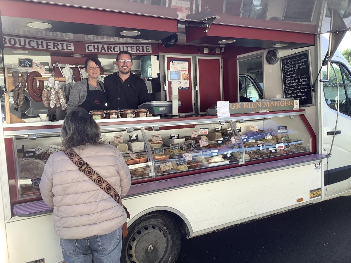 Charente-Maritime : leur camion de charcuterie artisanale sillonne les Vals de Saintonge