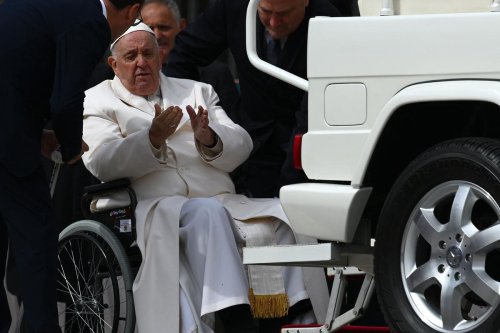 Le pape François a passé sa deuxième nuit à l’hôpital, sa sortie prévue « dans les prochains jours »