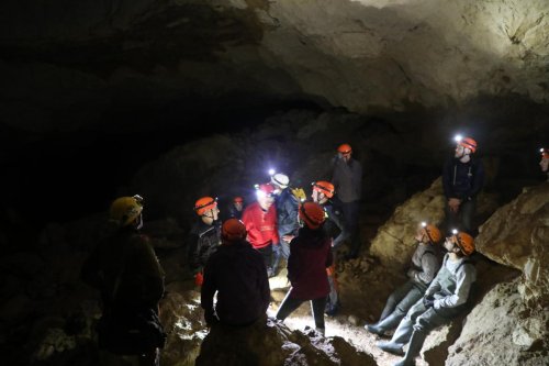 Spéléologie : une initiation gratuite dans les grottes de Dordogne