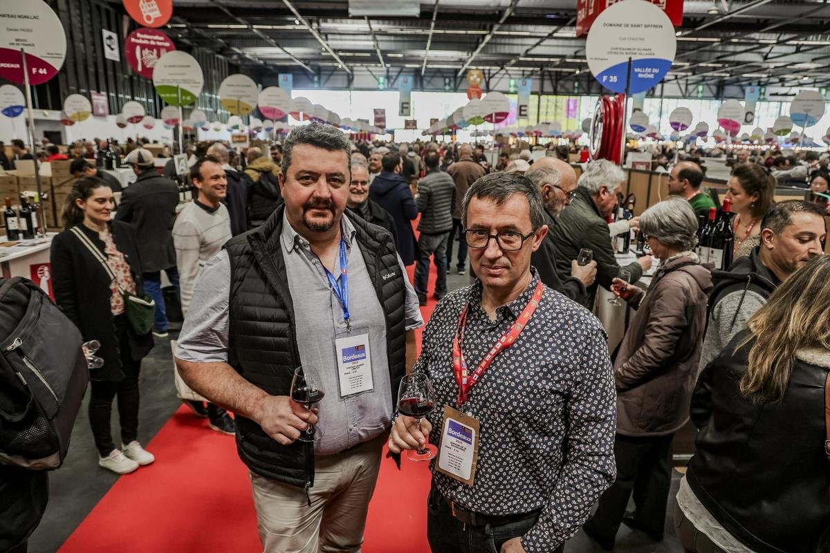 Au Salon des Vignerons indépendants de Bordeaux : « Une taxe de 200 %, est-ce que Trump bluffe ? »