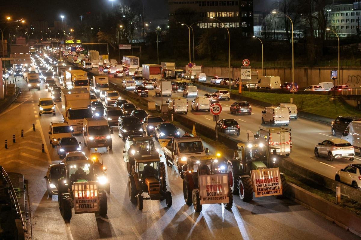 DIRECT. Colère des agriculteurs : l’A63 de nouveau bloquée, action en cours sur le périphérique parisien… suivez les dernières infos de ce vendredi