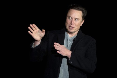 « C’est une blague » : Elon Musk dément vouloir racheter Manchester United après un tweet viral