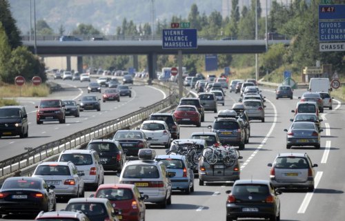 Automobile : sous pression de l’Allemagne, l’UE assouplit l’interdiction du moteur thermique en 2035
