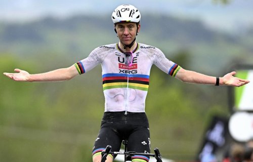 Flèche wallonne : Tadej Pogacar s’impose au sommet du Mur de Huy devant le Français Kevin Vauquelin