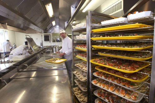 Bègles : la cuisine centrale à plus de 8 millions d’euros fait débat en conseil municipal