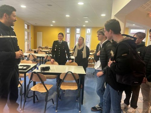 Andernos-les-Bains : les métiers de la gendarmerie présentés aux lycéens