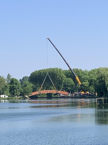 Saint-Jean-d’Angély : la passerelle de Bernouet retrouve sa place